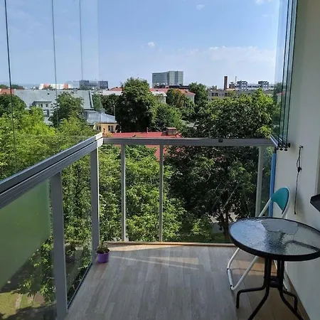 Center - Mardi St., Free Parking!!! *