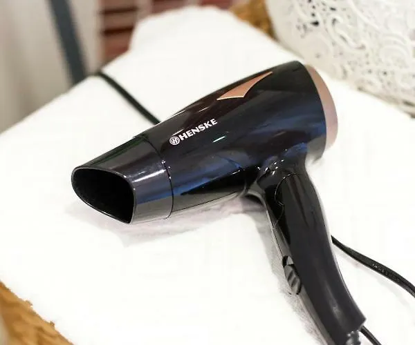 Center - Mardi St., Free Parking!!!