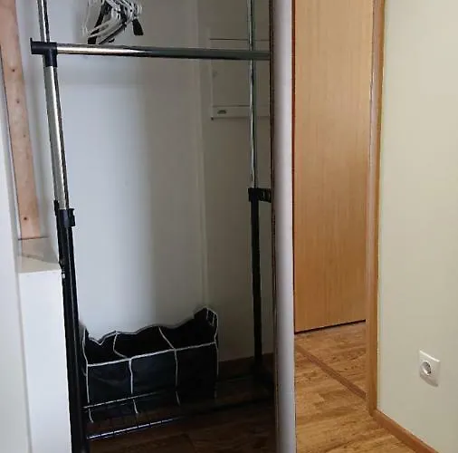 Center - Mardi St., Free Parking!!!