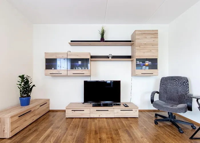 Center - Mardi St., Free Parking!!! *