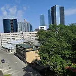 Center - Mardi St., Free Parking!!!